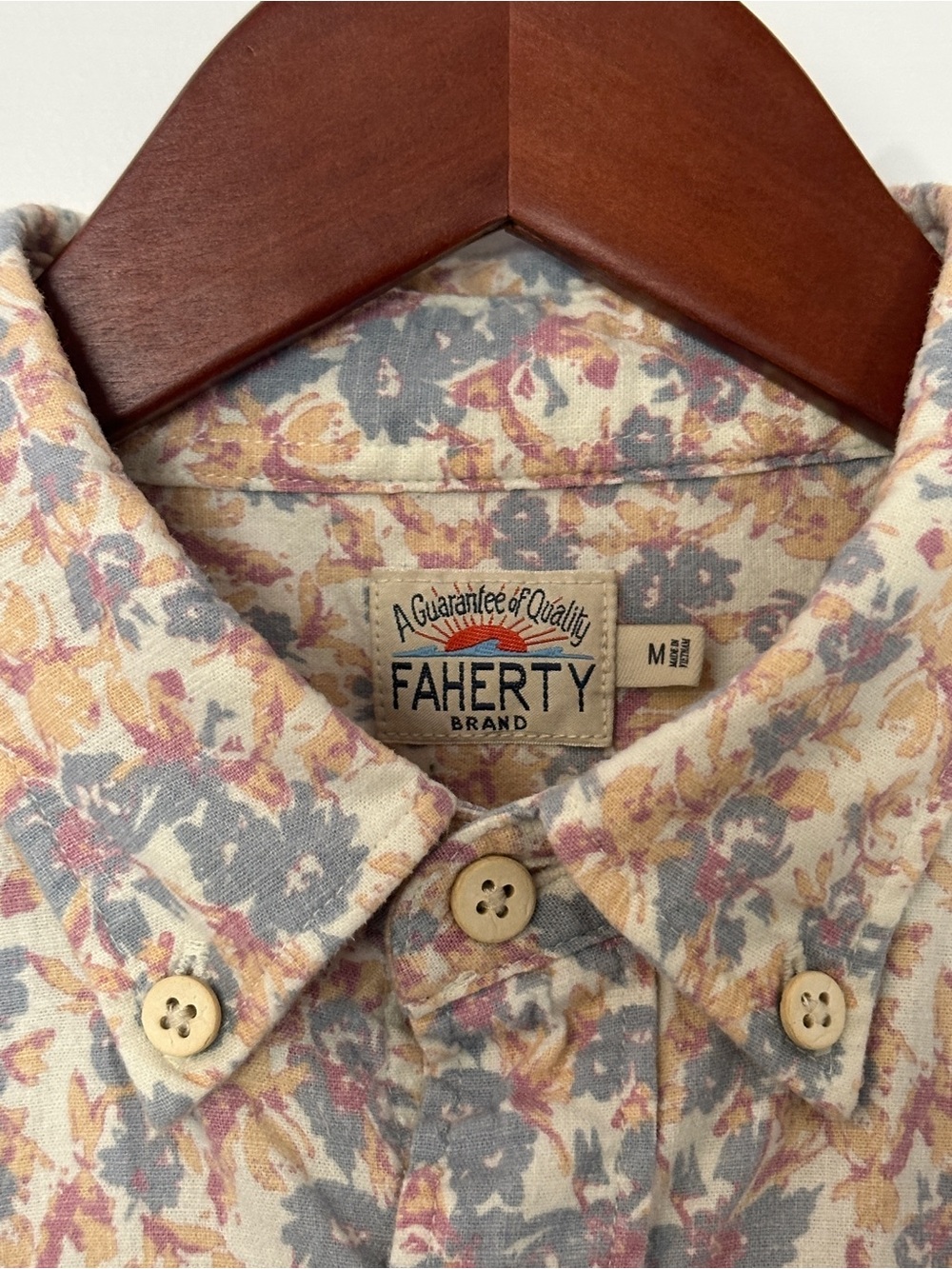 Faherty Men’s SS Breeze Shirt Tropical Shores Floral - Picture 3 of 6